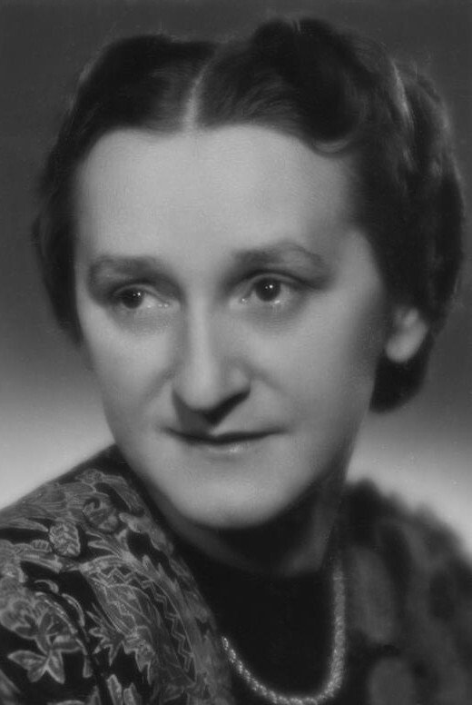 Lola Skrbková()