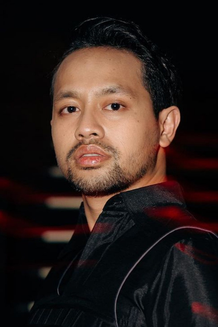 Bukie B. Mansyur()